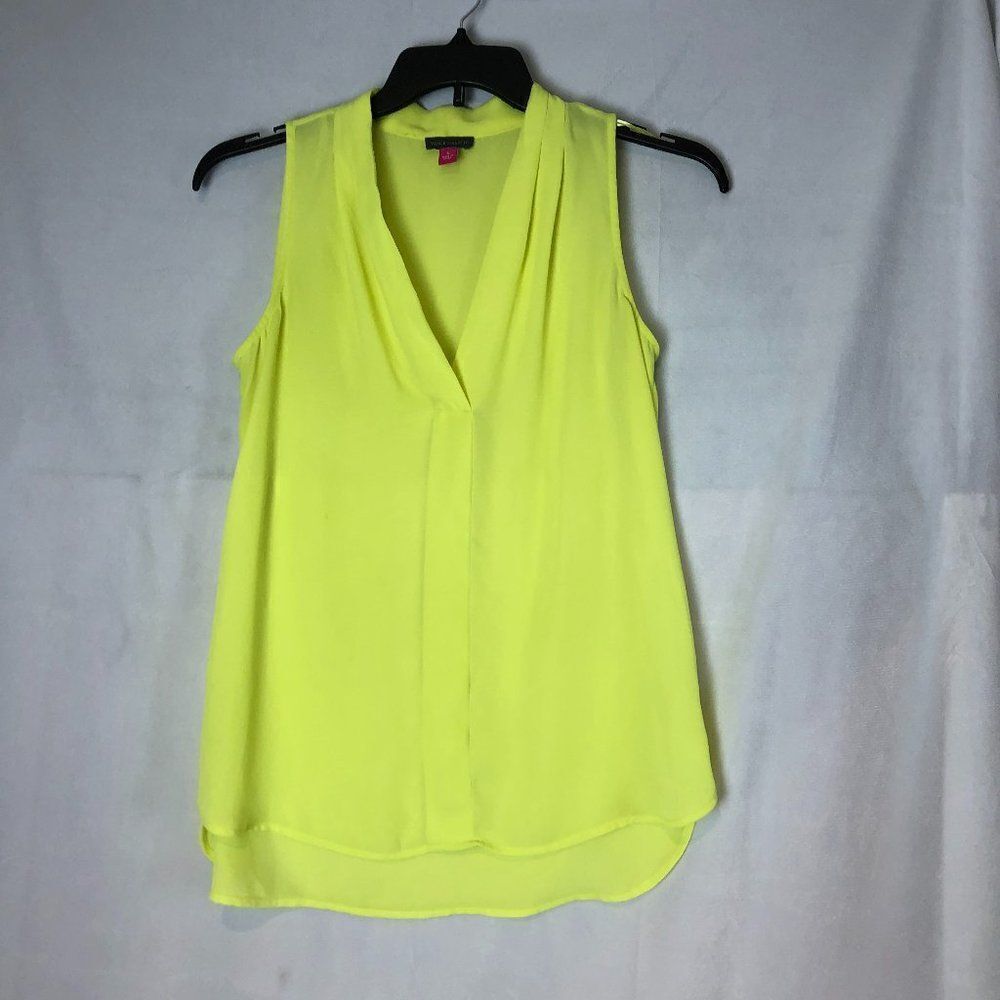 Vince Camuto Women's Blouse Yellow Size S Inverted-Pleat V-Neck.        RS